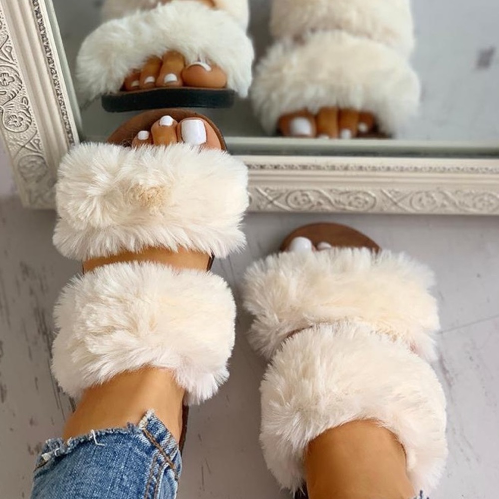 Fluffy flat open toe shoes